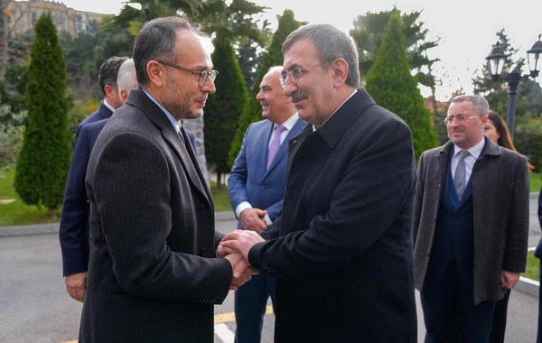 Cevdet Yılmaz Bakıda TÜRKPA Beynəlxalq Katibliyini ziyarət edib