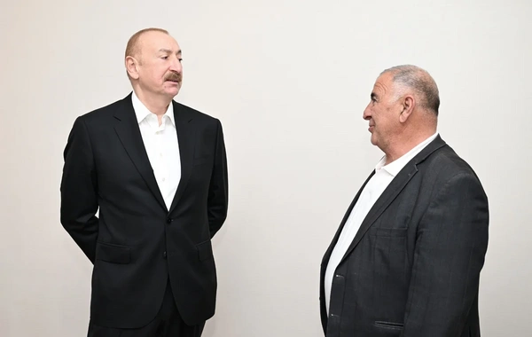 İlham Əliyev Xocavənd kəndinə köçmüş sakinin evində olub, söhbət edib