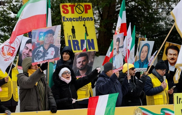 İranda etirazlar iki həftədir davam edir - Binalar yandırılır, küçələr dağıdılır