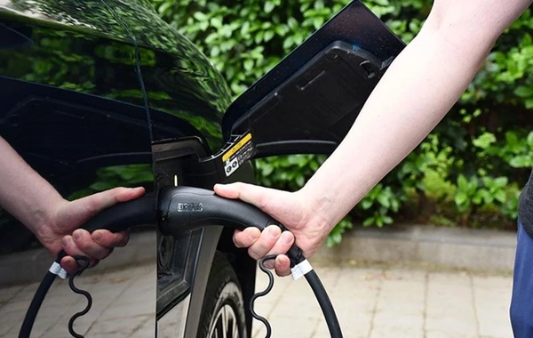 Dünyada 2025-ci ildə elektrikli avtomobil satışları rekord həddə çatdı