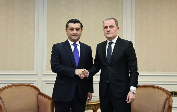 Ceyhun Bayramov və özbəkistanlı həmkarı Yaxın Şərqdəki hərbi eskalasiyanı müzakirə ediblər