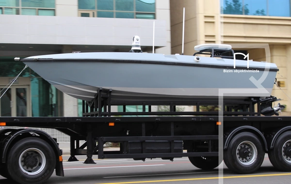 В Баку прошел марш военнослужащих в честь Дня Победы