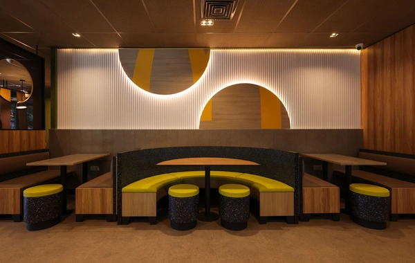 Yeni "McDonald"s" restoranı "Port Baku Mall"un qarşısında fəaliyyətə başlayıb