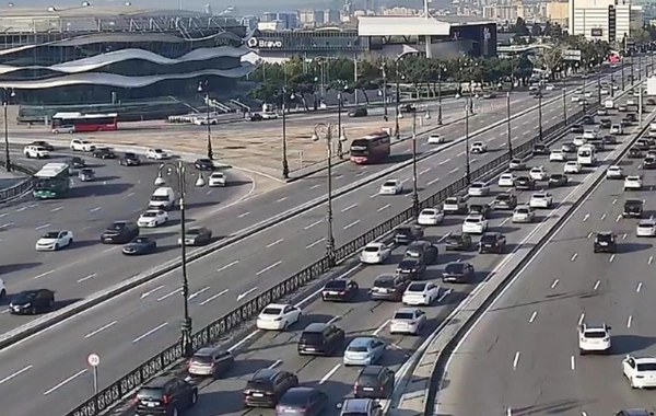 Bakının bir sıra yollarında tıxac yaranıb