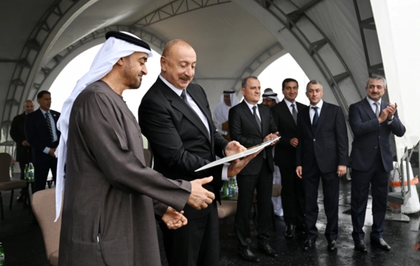 İlham Əliyev Şeyx Məhəmməd bin Zayed Al Nəhyana Qarabağ atı hədiyyə edib