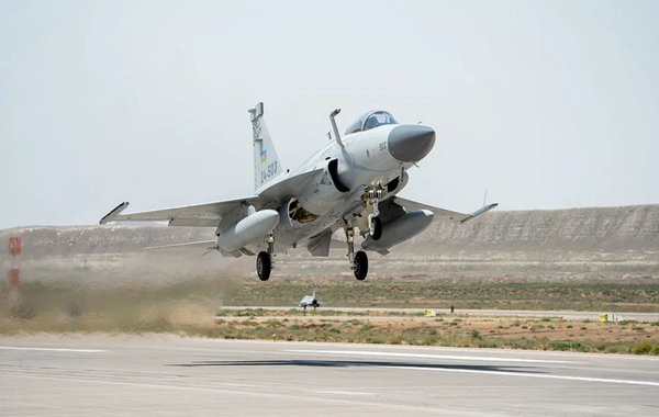 Azərbaycanın pilotları çətin döyüş manevrləri üzrə tapşırıqlar yerinə yetiriblər