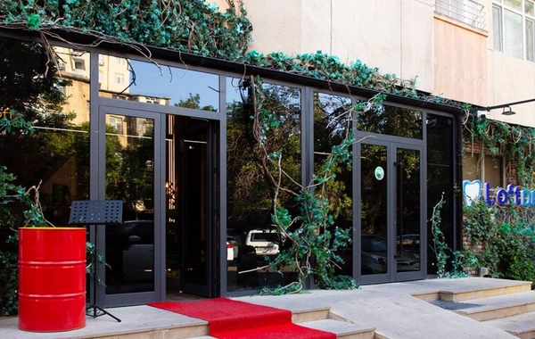 Jurnalist yanğına görə restoranı ittiham etdi