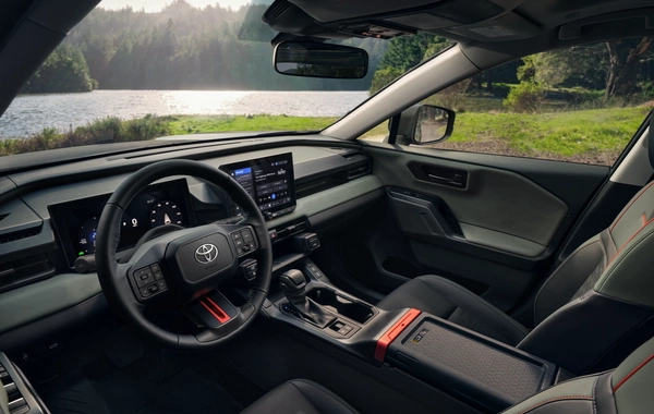 Tamamilə Yeni RAV4 – Hər macərada daha möhkəm və daha rahat
