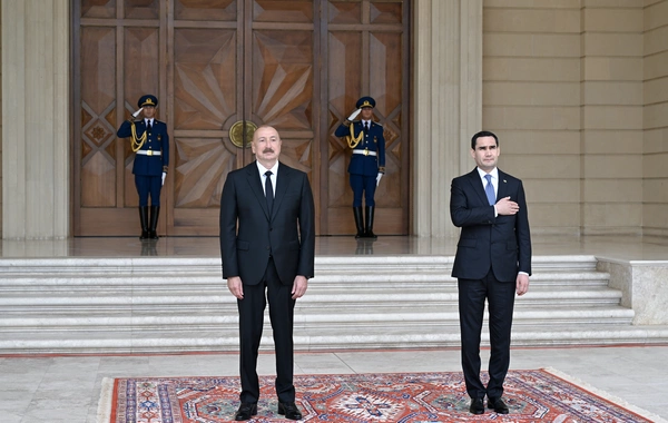 Sərdar Berdiməhəmmədovun Bakıda rəsmi qarşılanma mərasimi olub