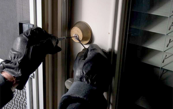 Ev və mağazalardan silsilə oğurluqlar edən şəxs saxlanılıb