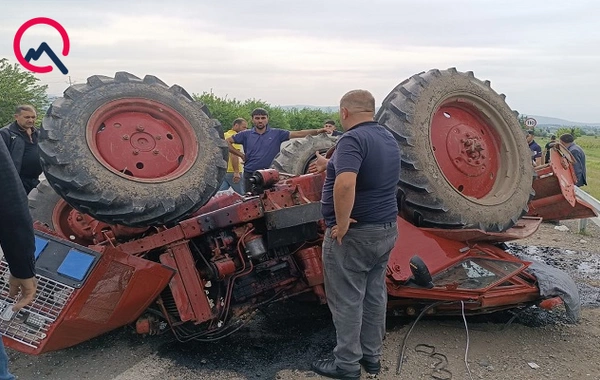 Qəzaya düşən traktor aşdı, yaralılar var