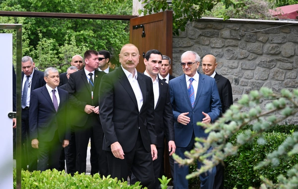 İlham Əliyev və Sərdar Berdiməhəmmədov Şuşada Bülbülün ev-muzeyində olublar