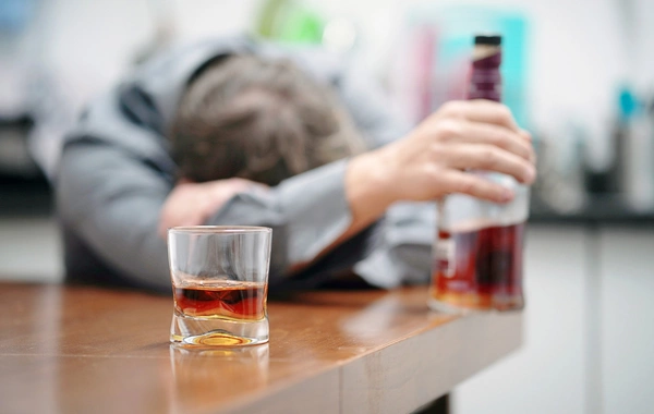Alkoqol beyin hüceyrələrini məhv edən prosesi işə salır - Alimlərdən yeni araşdırma