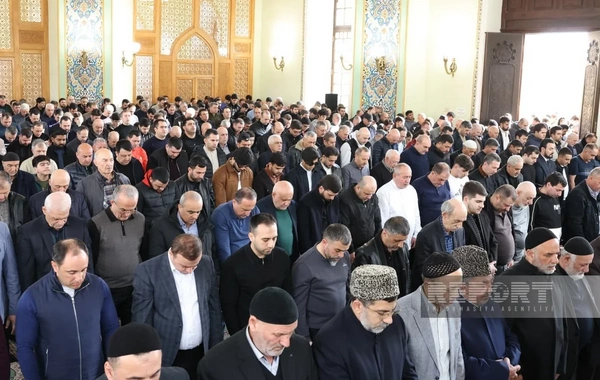 В мечети Тезепир совершен праздничный намаз