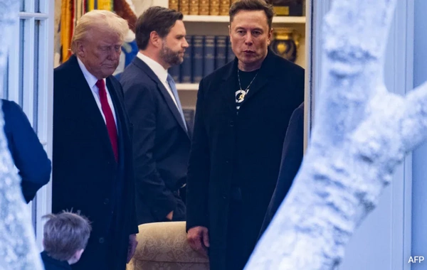 Tramp Maskla milyon dollarlıq qapalı şam yeməyi yeyib