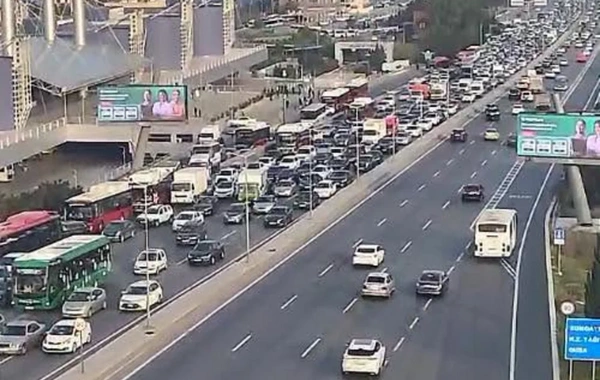 Paytaxtda 15 yolda tıxac var