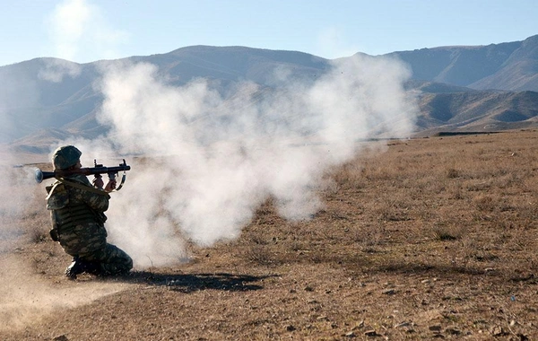 Hərbi vəzifəlilərlə praktiki atış çalışmaları icra edilib