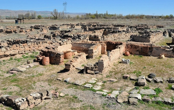 Qərbi Azərbaycan Xronikası: Zəngəzur və Naxçıvan qalalarının gizli hərbi rolu