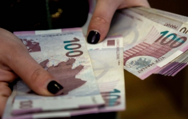 Ağdamda ofisiant kababçının bank kartından 2 820 manat oğurladı