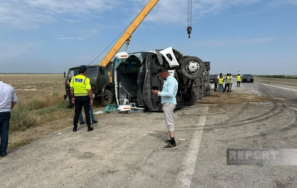 В Азербайджане опрокинулся автобус, пострадали более 20 пассажиров