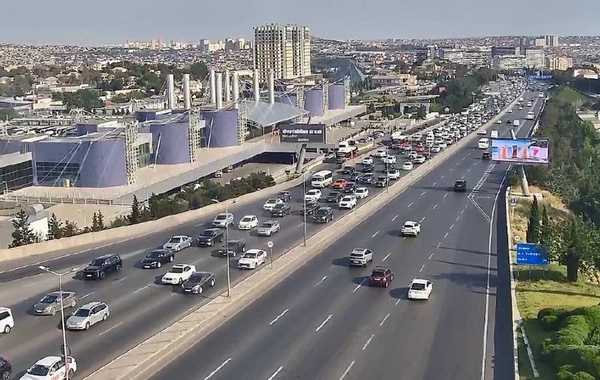 Bakıda üç istiqamətdə nəqliyyatın sıxlığı yaranıb