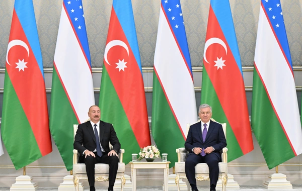 Daşkənddə Azərbaycan və Özbəkistan prezidentlərinin təltifolunma mərasimi keçirilib