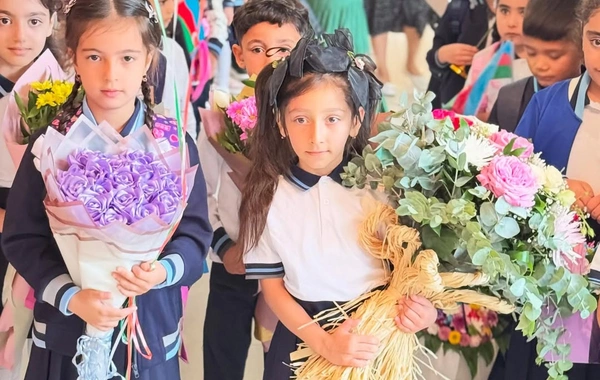 Bu azərbaycanlı məşhurların övladı birinci sinifə gedir