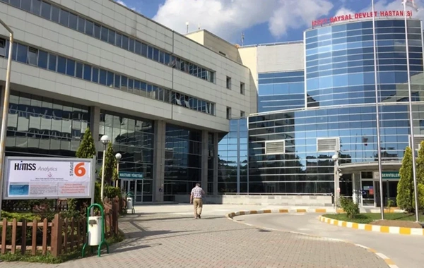 Türkiyədə ət emalı müəssisəsində kütləvi zəhərlənmə: Onlarla işçi xəstəxanaya aparıldı