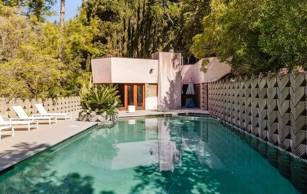 Mərhum rejissorun villası 15 milyona satılır