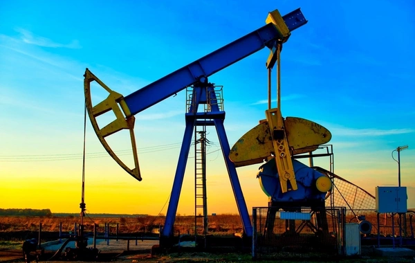 The price of Azeri Light crude oil fell below 64 dollars