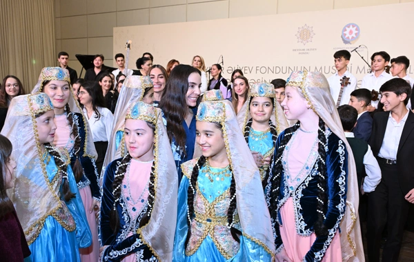 Heydər Əliyev Fondunun dəstəyi ilə alınan musiqi alətlərinin təqdimatı olub Heydər Əliyev Fondunun dəstəyi ilə alınan musiqi alətlərinin təqdimatı olub