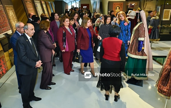 Bakıda "Qərbi azərbaycanlıların milli geyim irsi" albom-kitabın təqdimatı keçirilib