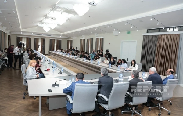 Bakıda Prezident İlham Əliyevin sülh strategiyasına həsr olunan dəyirmi masa keçirilib