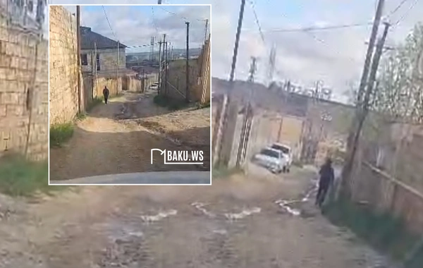 Abşeronda sakinlər çıxılmaz vəziyyətdə: Kanalizasiya partladı, küçə keçilməz oldu