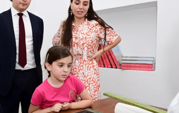 Leyla Əliyeva ilk Buxara Biennalesinin əsərləri ilə tanış olub
