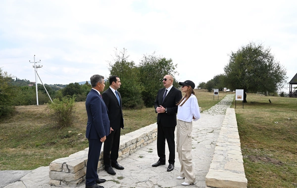 Prezident Şamaxıda Pir Ömər Sultan ziyarətgahında aparılan konservasiya işləri ilə tanış olub