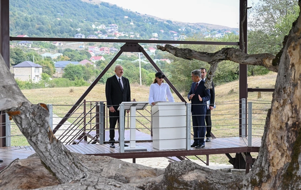 Prezident Şamaxıda Pir Ömər Sultan ziyarətgahında aparılan konservasiya işləri ilə tanış olub