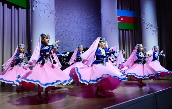 Leyla Əliyeva və Alyona Əliyeva Müstəqillik Gününə həsr olunmuş konserti izləyiblər