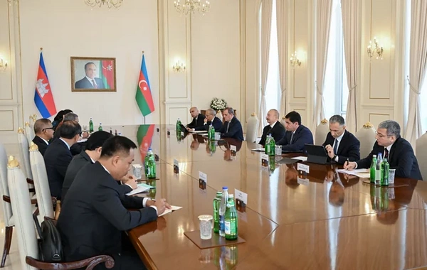 Состоялась встреча Президента Азербайджана с премьер-министром Камбоджи в расширенном составе