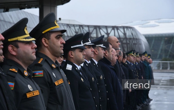 Память погибших в результате крушения самолета AZAL вблизи Актау почтена минутой молчания