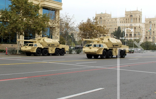 В Баку прошел марш военнослужащих в честь Дня Победы