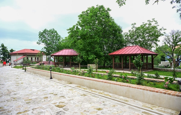 Prezident İlham Əliyev Şuşada "Yasəmən" hotelinin yeni korpusları ilə tanış olub