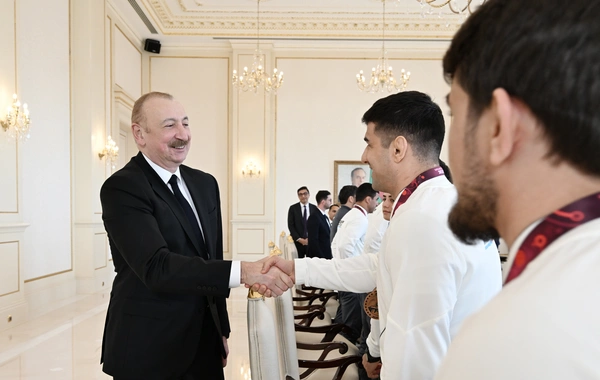 İlham Əliyev Avropa çempionatında komanda hesabında çempion olan güləşçiləri qəbul edib