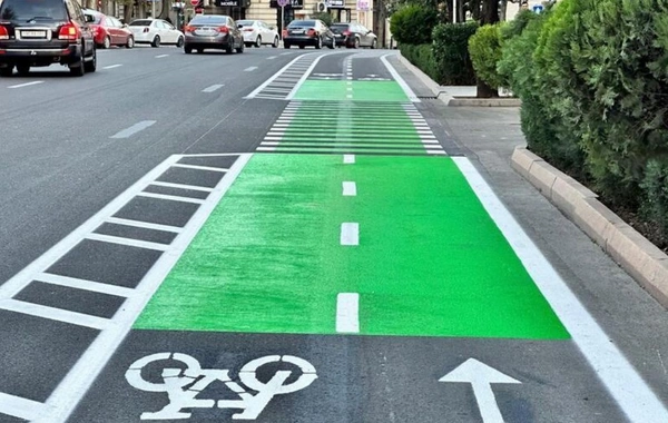 Bakıda daha bir küçədə mikromobillik zolağı təşkil edilib