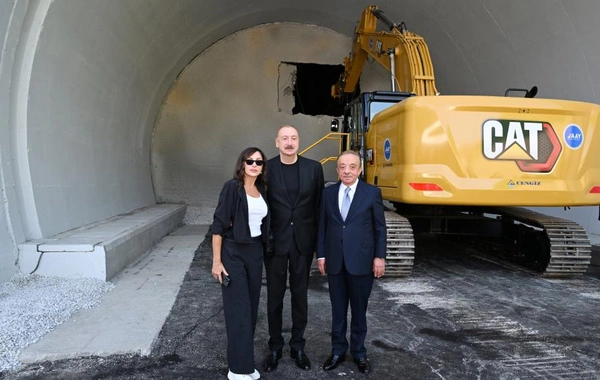 İlham Əliyev və Mehriban Əliyeva Toğanalı-Kəlbəcər-İstisu avtomobil yolunda görülən işlərlə tanış olublar