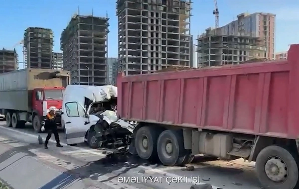 Bakıda ağır qəza - Sprinter və Shacman toqquşdu