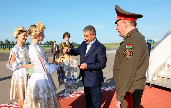 Azərbaycanın müdafiə naziri Belarusa rəsmi səfər edib