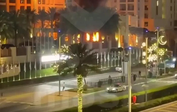 İranın raket hücumundan sonra Dubayda bir çox ərazilərdə yanğın başlayıb