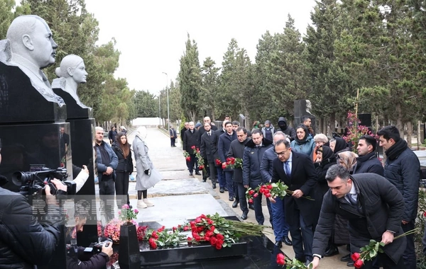 AZAL təyyarəsinin qəzaya uğramasının ildönümü ilə bağlı İkinci Fəxri xiyabanda məzarlar ziyarət edilib