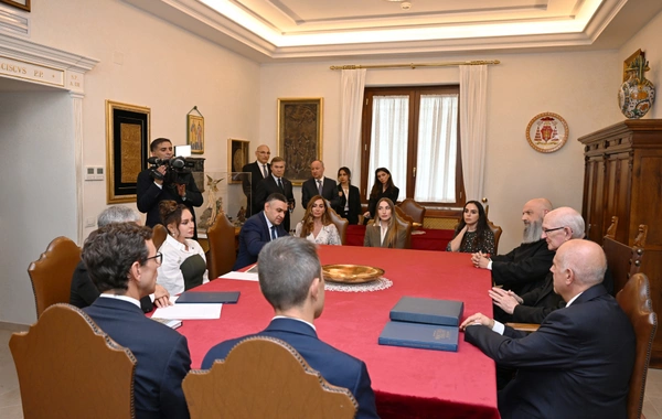 Birinci vitse-prezident Mehriban Əliyeva Müqəddəs Pavel Bazilikasının baş keşişi ilə görüşüb
